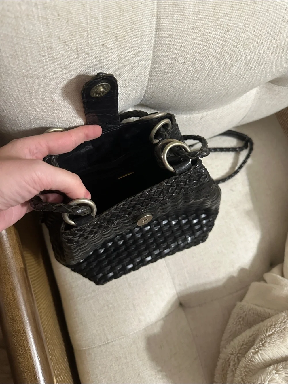 Woven Crossbody Bag in Black - Classic Casual Style